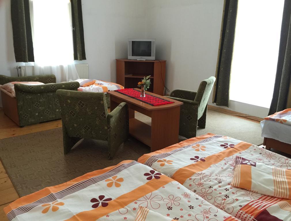 Akacliget Gyogy-Es Strandfuerdo Karcag ห้อง รูปภาพ